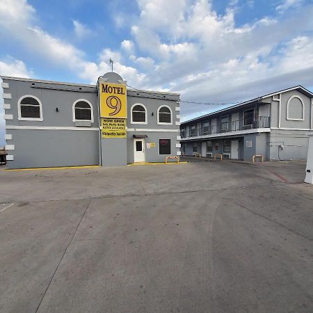 Motel 9 Laredo Exterior foto